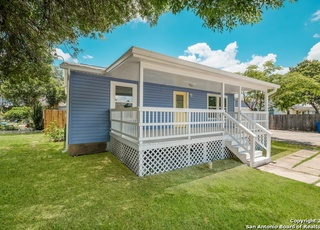 San Antonio House: 3206 W. Houston St