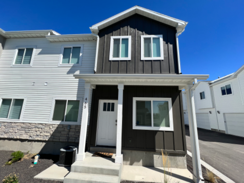 Smithfield Townhome: 465 N 30 W