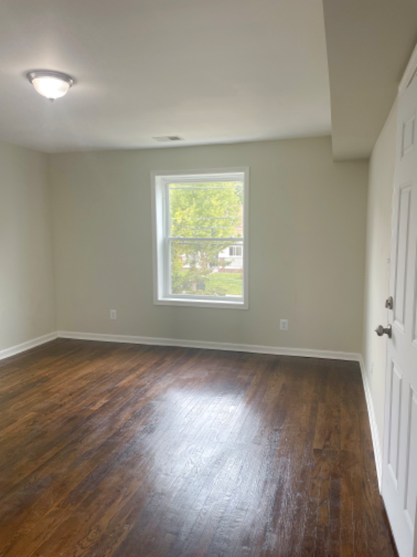 Washington Apartment: 3035 30th St SE