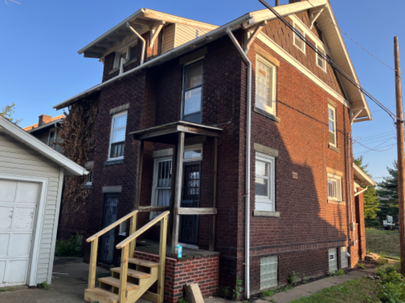 Canton House: 1010 15th St NW