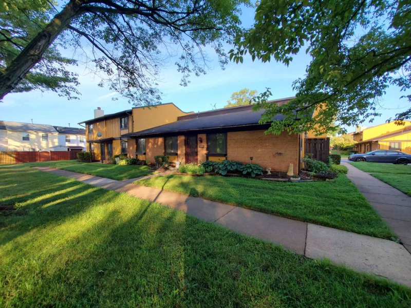 Manassas Park Townhome: 8685 Inyo Pl