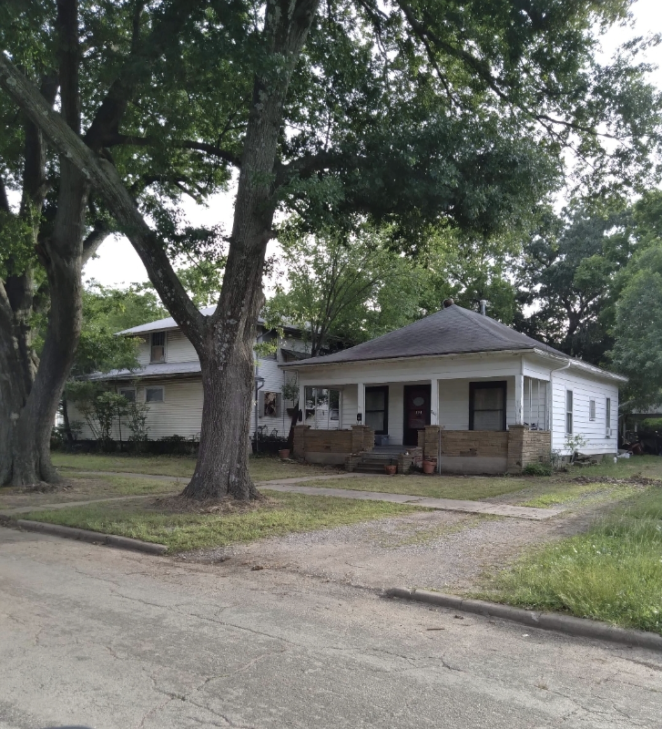 Okmulgee House: 804 N Alabama Ave