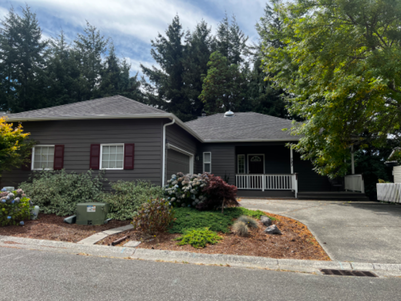 Coos Bay House: 723 N 8th Loop
