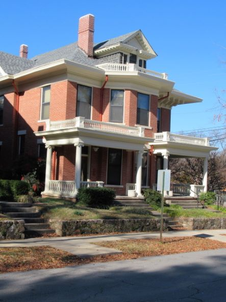 Little Rock House: 1702 S Spring St