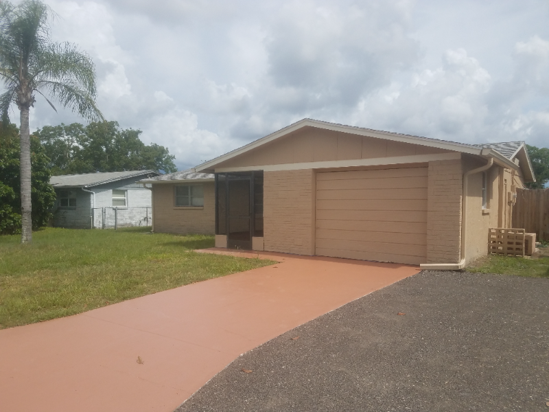 Holiday House: 3338 Seffner Dr