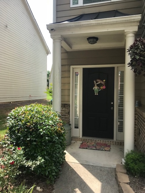 Braselton House: 6490 Whitebeam Trl