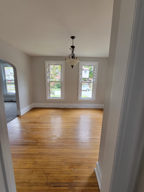 Erie Apartment: 701 W 8th St