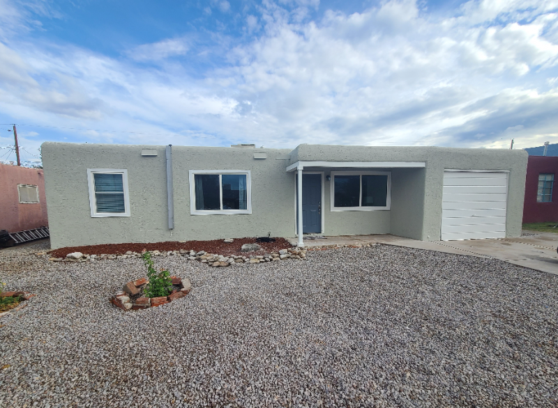 Alamogordo House: 1007 Dexter Ln