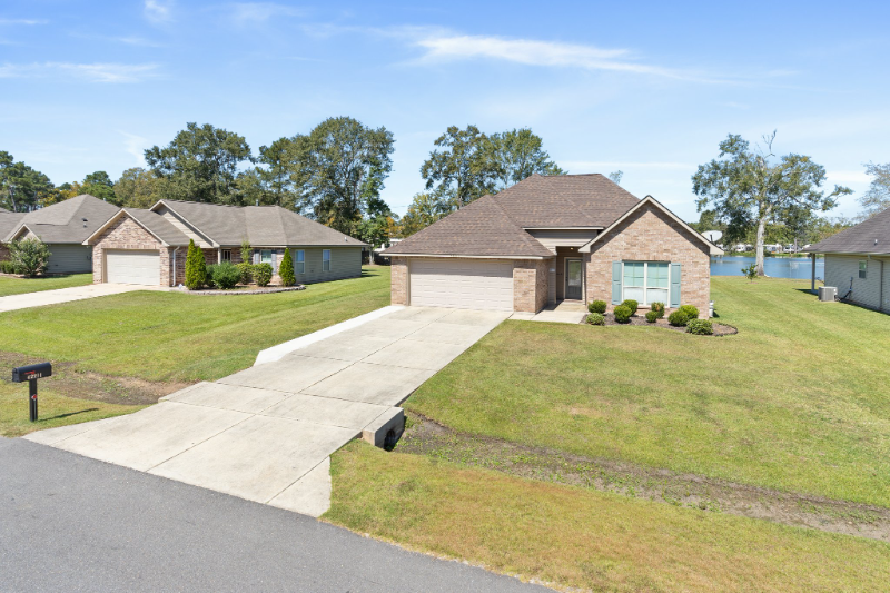 Hammond House: 42211 Broadwalk Ave