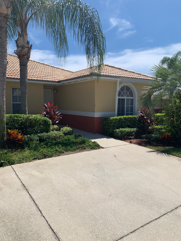 Poinciana House: 2208 Mystic Ring Loop