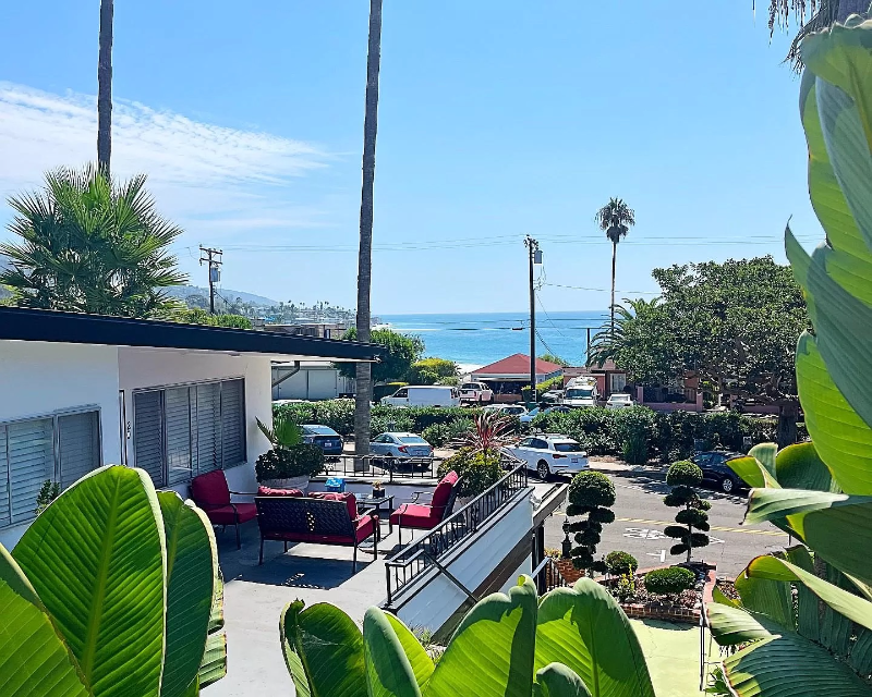 Laguna Beach Apartment: 250 Cliff Dr