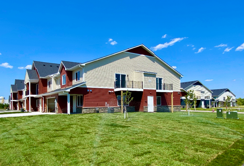 Cambridge Townhome: 2100 4th Ln SE, Cambridge MN