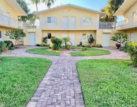 Fort Myers Condo: 8071 Country Road