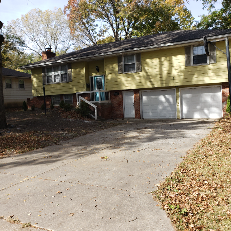 Grandview House: 7808 E 128th St