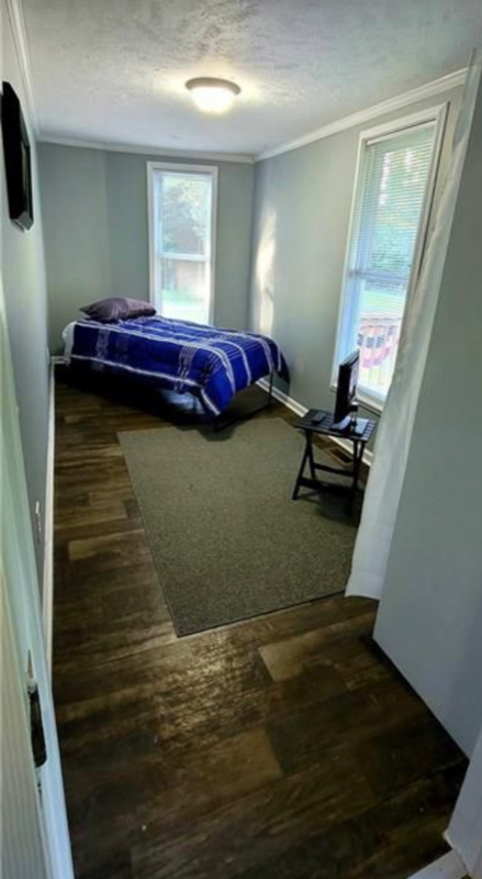 Rowland House: 434 Grimsley rd