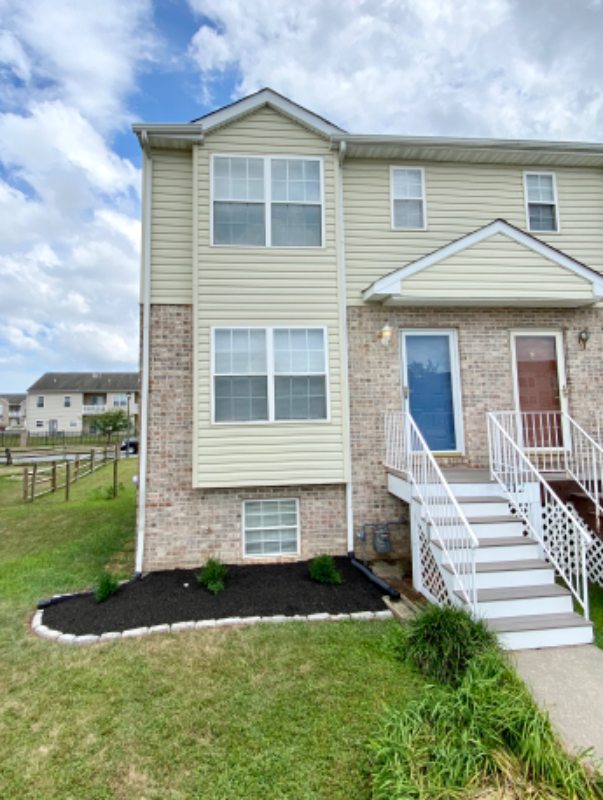 Middletown Townhome: 312 Vincent Circle