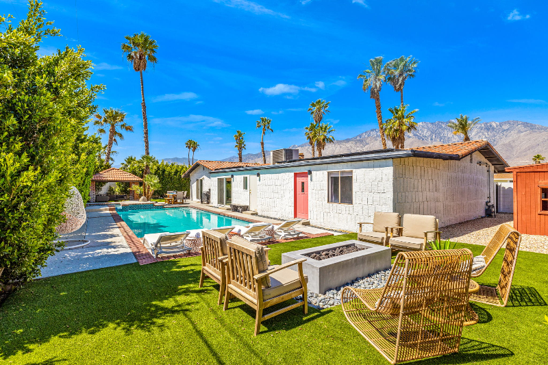 Palm Springs House: 2950 n bahada rd