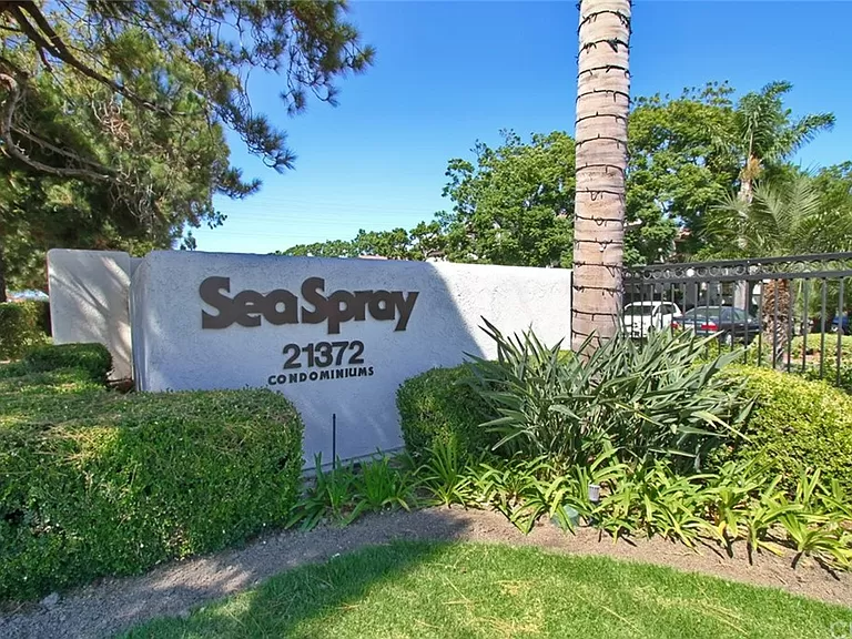 Huntington Beach Condo: 21372 Brookhurst Street