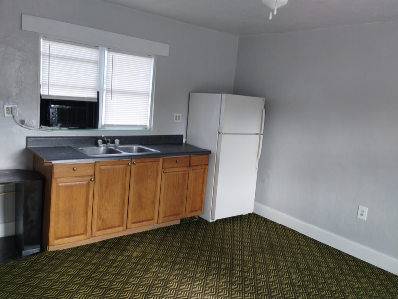 Lake City Apartment: 169 SE Camelot Loop #104