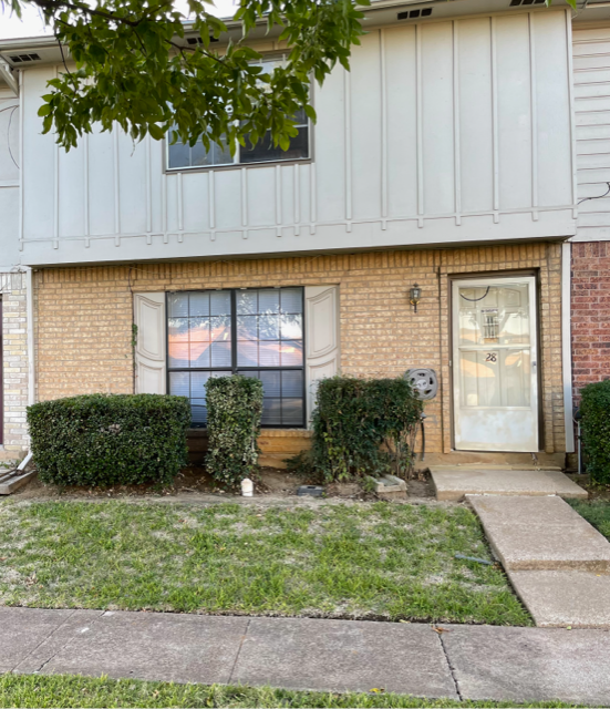 Grand Prairie Townhome: 28 W Creek Ln