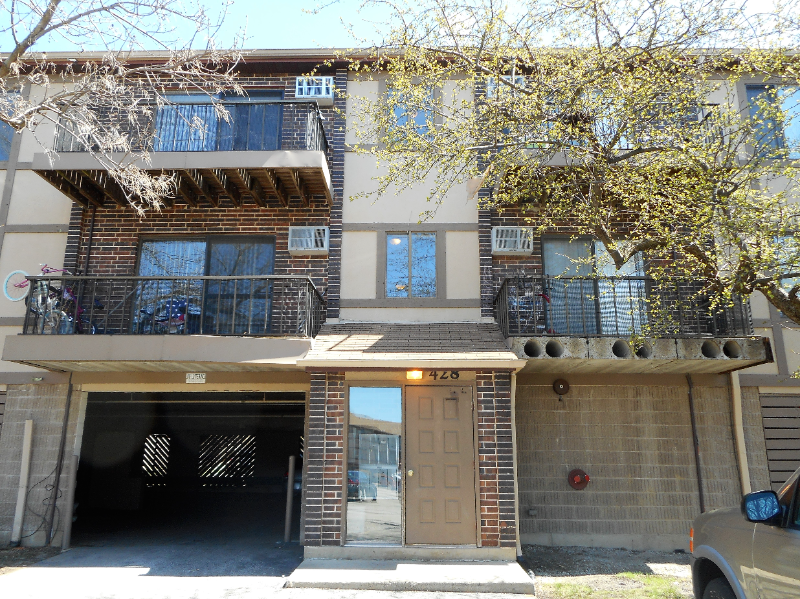 Naperville Apartment: 428 E. Bailey