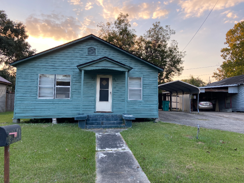 Opelousas House: 1120 S. Railroad