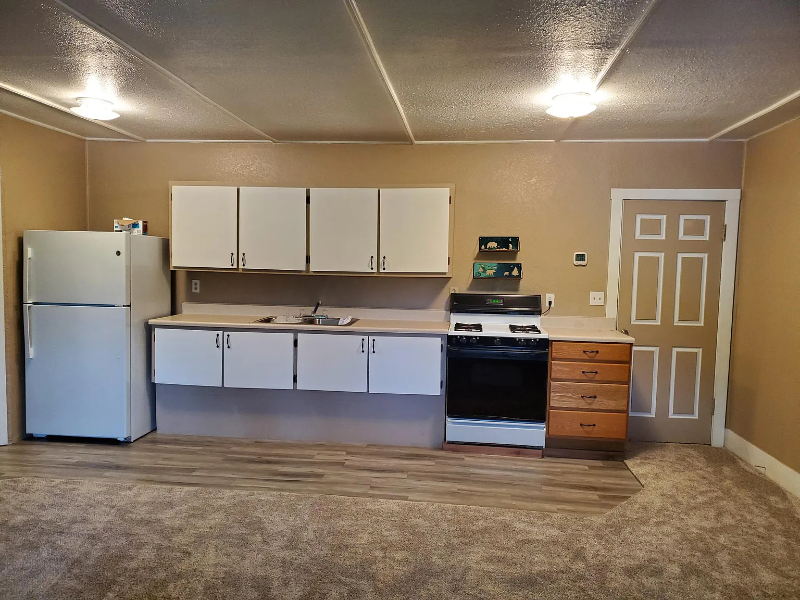 Kellogg Apartment: 410S Main ST