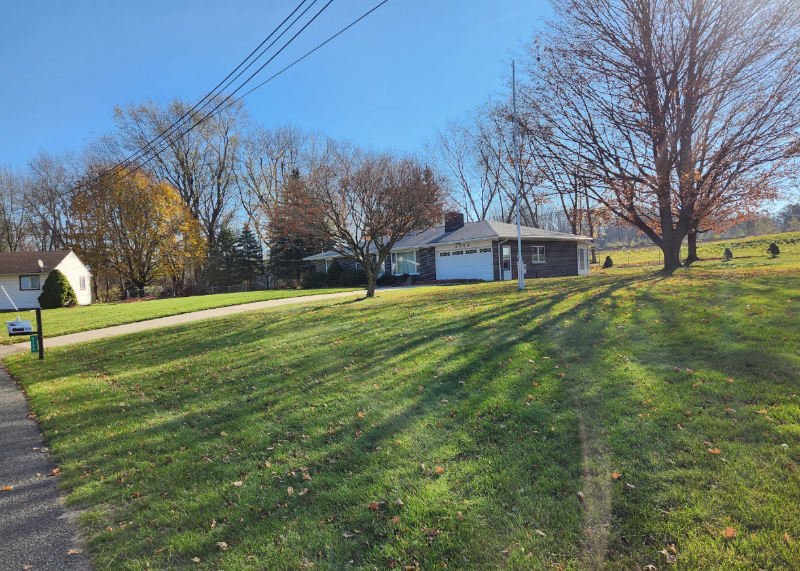 Kalamazoo House: 5354 Woodfield Ave