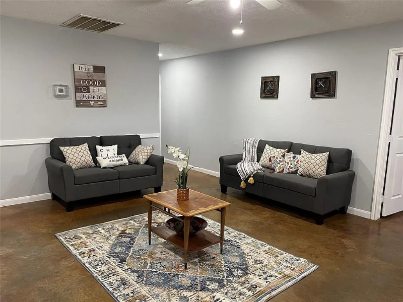 Hempstead House: 20891 Pine Island Rd