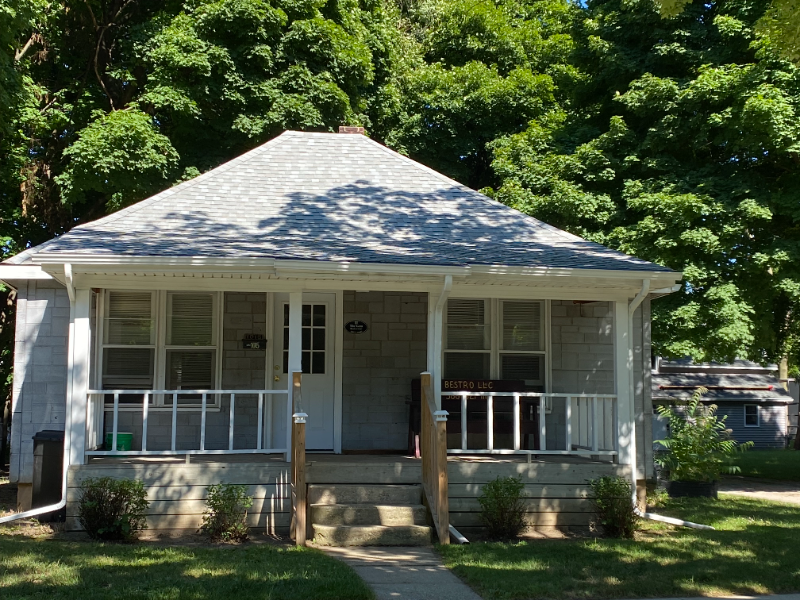 Mount Pleasant House: 1015 S. Arnold St.