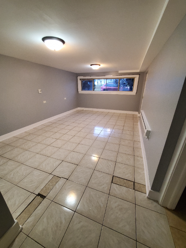 Harwood Heights Apartment: 6440 W. Montrose