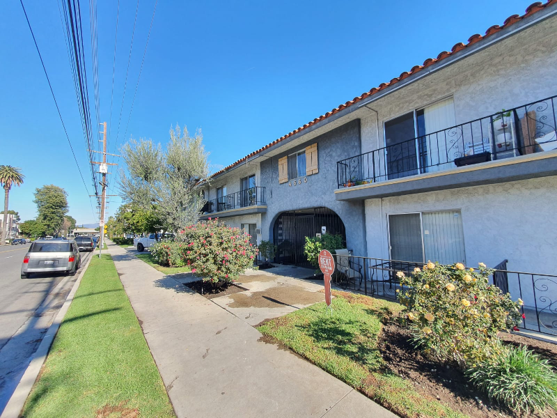 Sherman Oaks House: 4660 Kester Ave