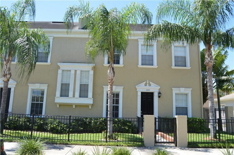 Tampa Townhome: 1007 Edison Park CT
