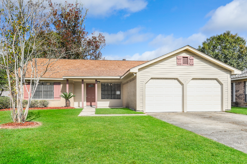 Slidell House: 404 W. Lake Catahoula