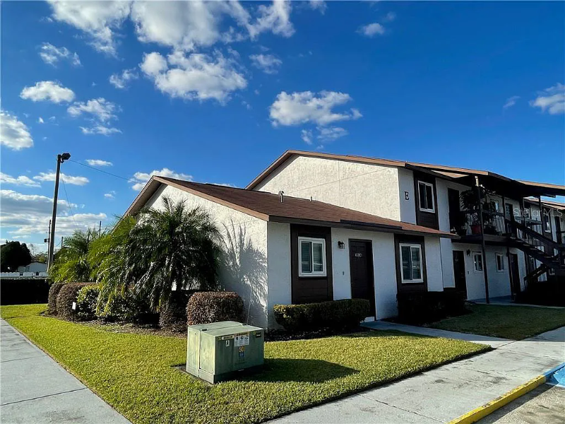 Zephyrhills Condo: 39132 County Rd 54