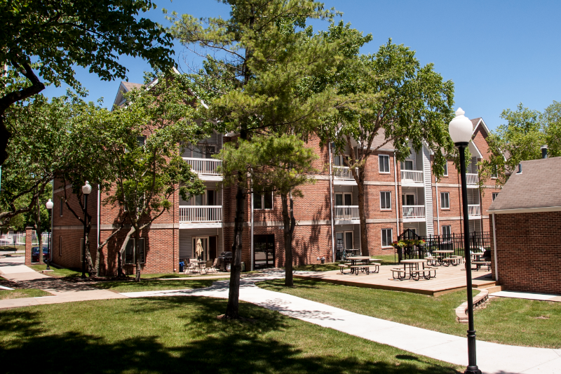 Des Moines Apartment: 1217 24th St