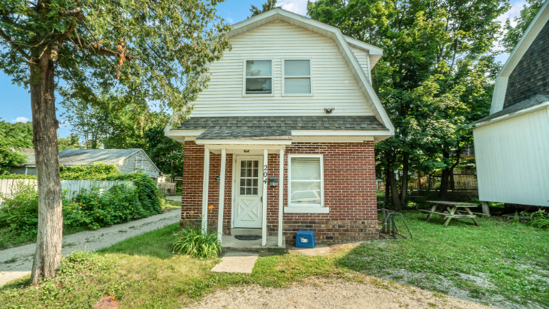 Mount Pleasant Multiplex: 204 E Cherry St