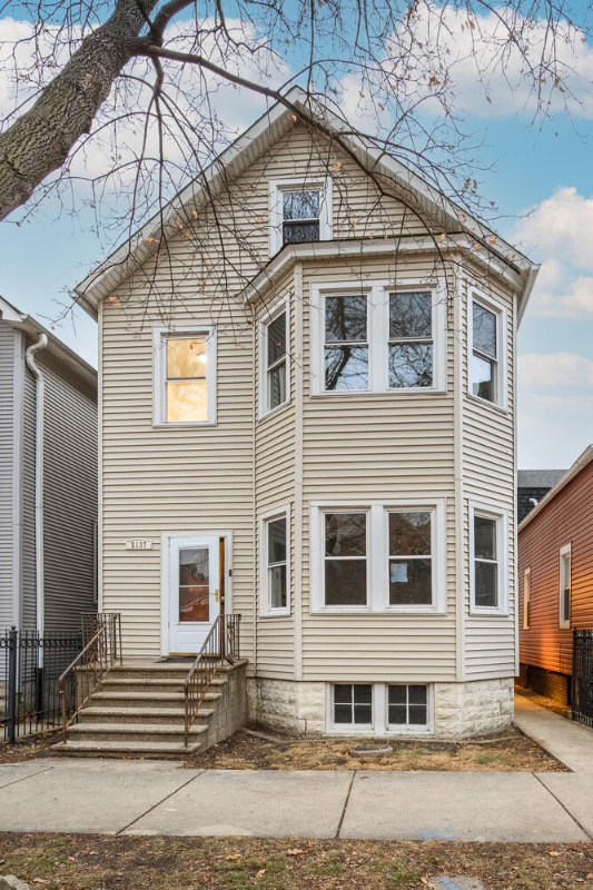 Chicago Apartment: 2137 N Maplewood