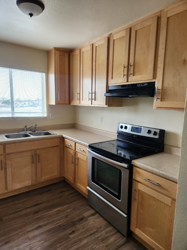 CALIPATRIA Apartment: 190 W Alamo