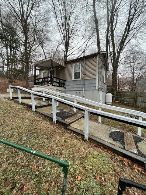 Mohegan Lake House: 30 Lakeland Avenue