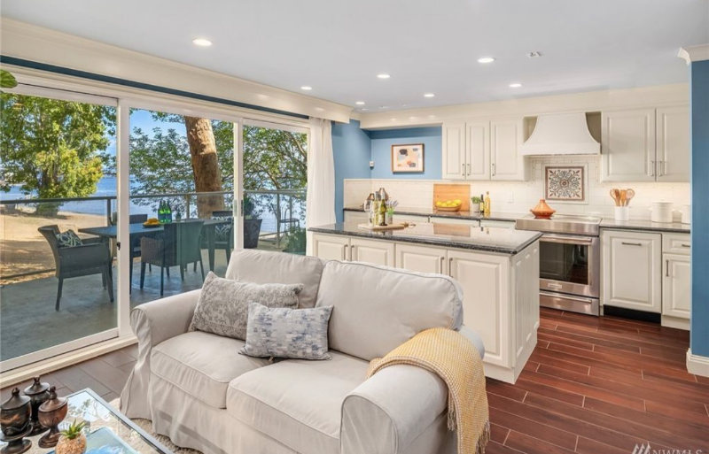 Seattle Condo: 1810 43rd ave E