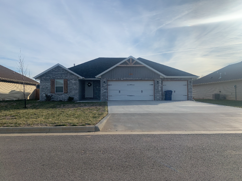 Rogersville House: 524 Chipmunk Ave