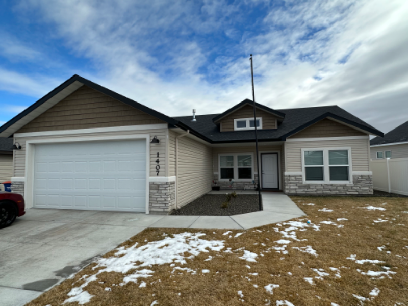 Twin Falls House: 1407 Blue Grouse Way