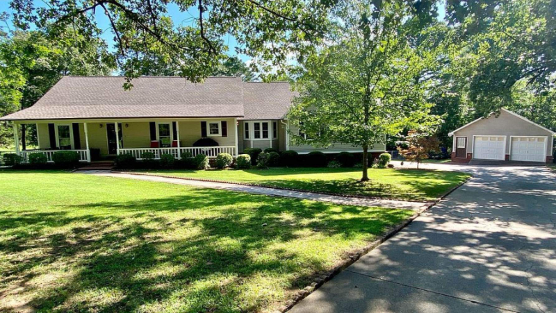 Russellville House: 11 Henry Court