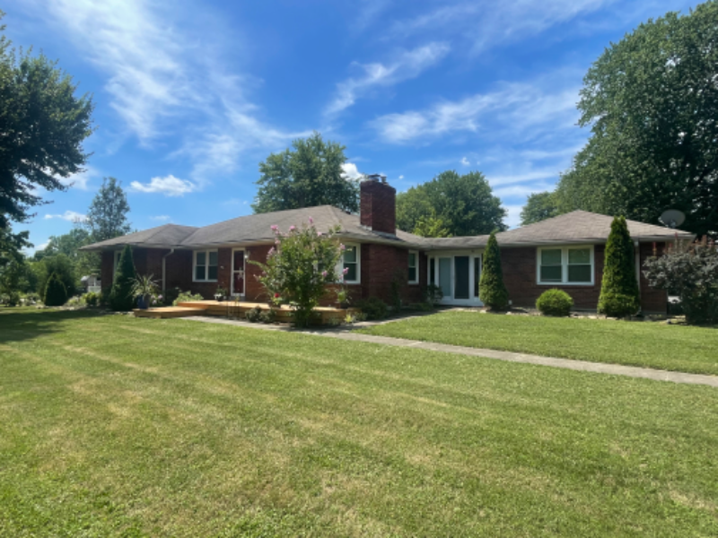 Crestwood House: 7802 Floydsburg Rd