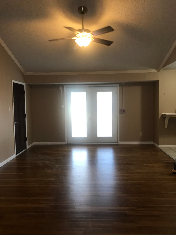 Topeka House: 3468 SE Crestwater