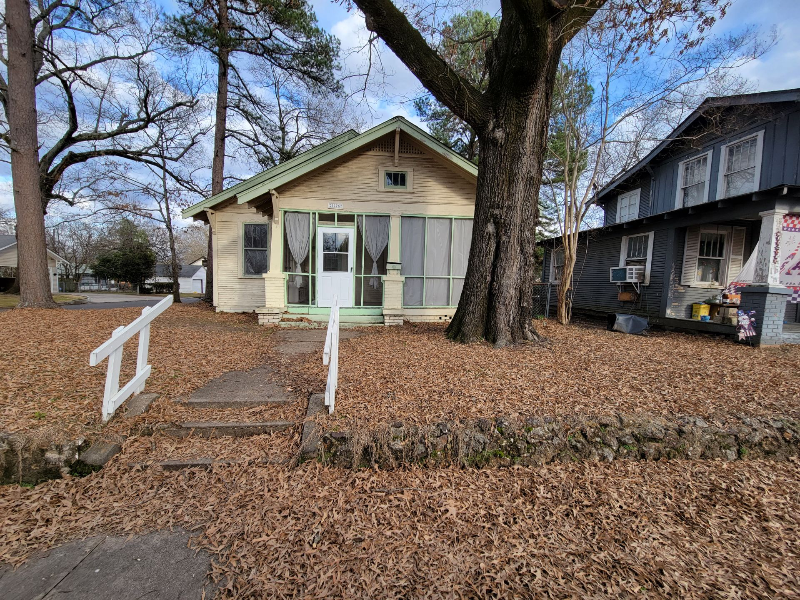 Texarkana House: 2226 Pecan