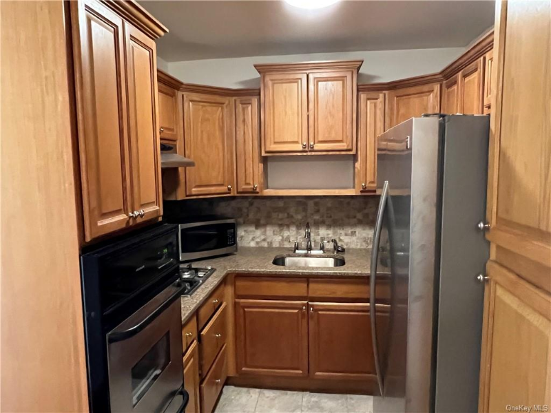 BRONX Apartment: 1750 Bartow Ave