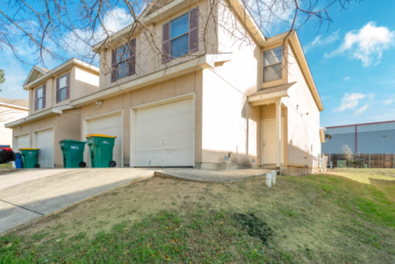 Universal City House: 10806 Mathom Landing