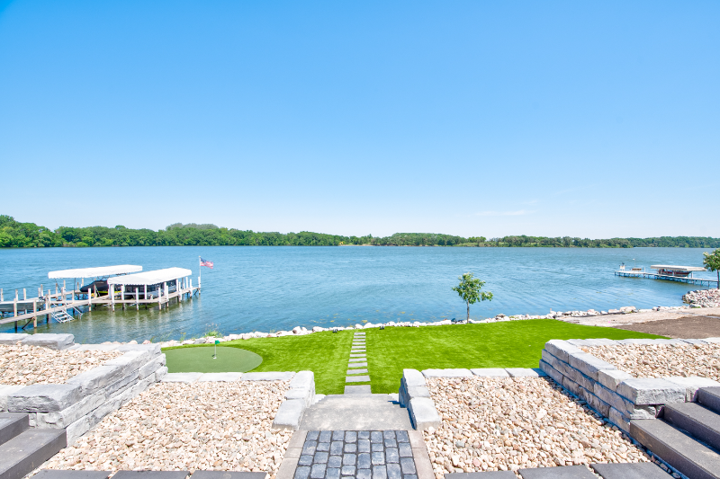 Lake Park Condo: 172 West Bay Rd